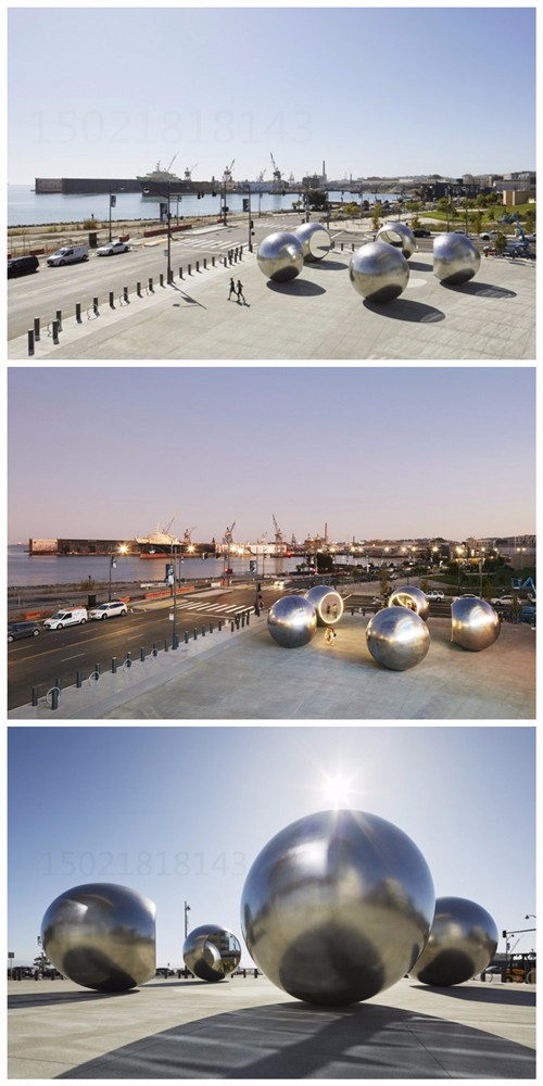 上饶公共艺术装置 镜面灯光球雕塑 抛光钢制球雕塑定制