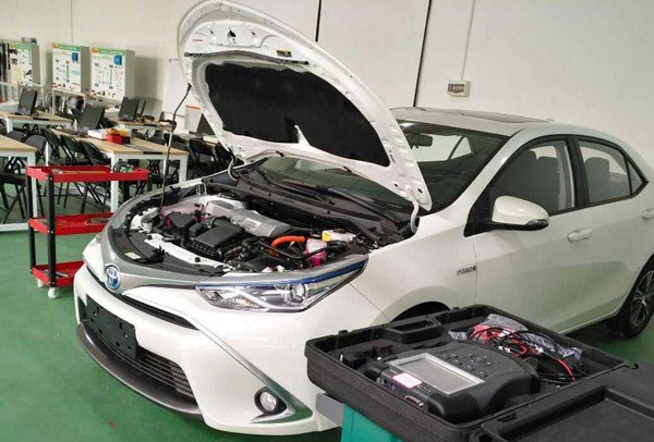 含山县职高新能源汽车运用与维修专业介绍